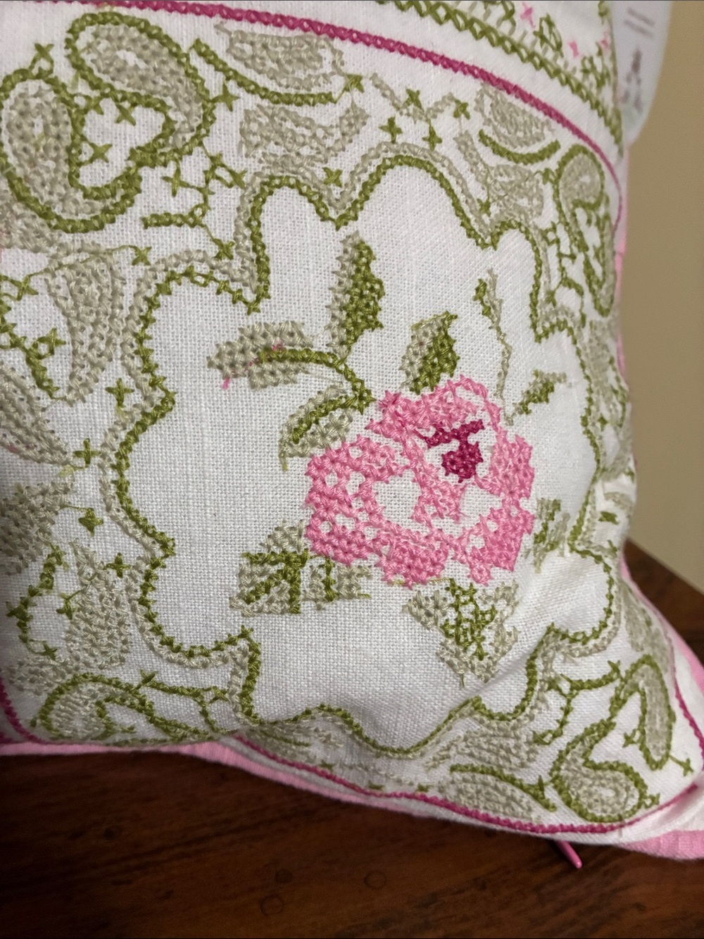Envogue - CROSS-STITCHED FLORAL ROSE PILLOW - Picture 8 of 13